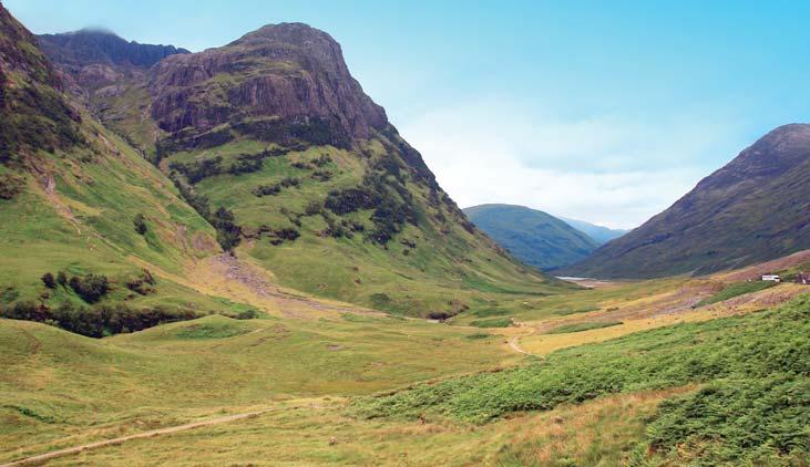 den: okružní jízda známým Ring of Kerry, při které budete obdivovat romantické scenérie v jedné z nejodlehlejších oblastí západní Evropy.