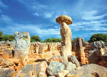 POCHOD KOLEM MENORCY pohodová turistika po koňské stezce Camí de Cavalls netknutá příroda chráněná UNESCO koupání v průzračném moři a relax na přírodních plážích PĚŠÍ TURISTIKA NA MADEIŘE se zkušeným