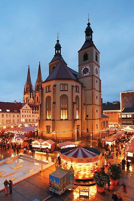 Cena zahrnuje: dopravu luxusním autobusem (klima, WC, DVD, bar), služby průvodce, 1 noc se snídaní v hotelu (2lůžkové pokoje s příslušenstvím), komplexní pojištění viz str. 89. Sleva: 3.