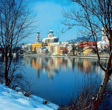 Můžete se vydat na nenáročnou romantickou procházku k soutoku tří řek Dunaje, Innu a Ilzu. Budete se moci kochat historickým centrem. Dominantou města je Dóm sv.