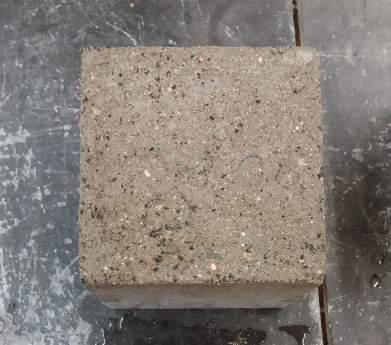 pak uhlazení pilovitým pohybem hladítka. Zkouška byla provedena opět na 6 krychlích 150x150x150 mm z receptury GUM 20/80. Tabulka 7.