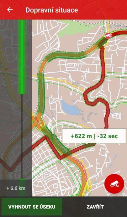 Po kliknutí na segment trasy (s příslušným grafickým znázorněním zelený, žlutý nebo červený úsek v levém postranním panelu) se vypočítá alternativní trasa a zobrazí se spolu s rozdílem vzdálenosti a