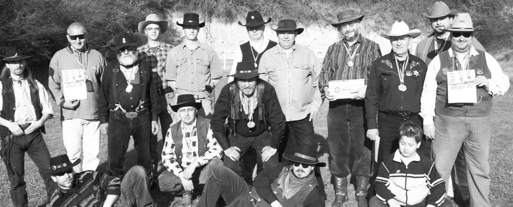 apríla 2010 sa stretli vyznavači westernového strieľa nia na strelnici vo Veľkých Drav ciach. Konala sa tu verejná stre lecká súťaž v cowboyskej akčnej streľbe.