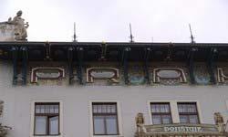 dveří na schodiště z průjezdu, repase vrat na dvůr celkové: 1 982 186 Kč 1 594 821 Kč 1 594 821 Kč 1 594 821 Kč 1 594 821 Kč 1 594 821 Kč vlastní: 992 186 Kč 894 821 Kč 894 821 Kč 894 821 Kč 894 821