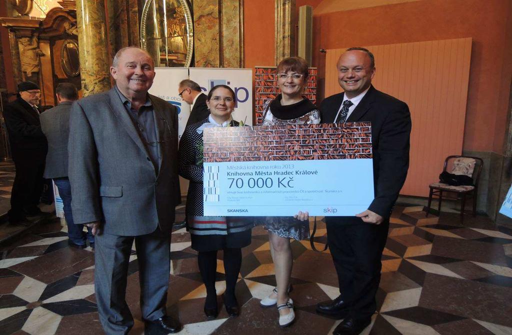 OCENĚNÍ KNIHOVNY Kamarádka knihovna 2013 nejlepší knihovna ve své velikostní kategorii Městská knihovna roku 2013 absolutní vítěz SLUŽBY Počet návštěvníků půjčoven se zvýšil proti roku 2012 o 20 898