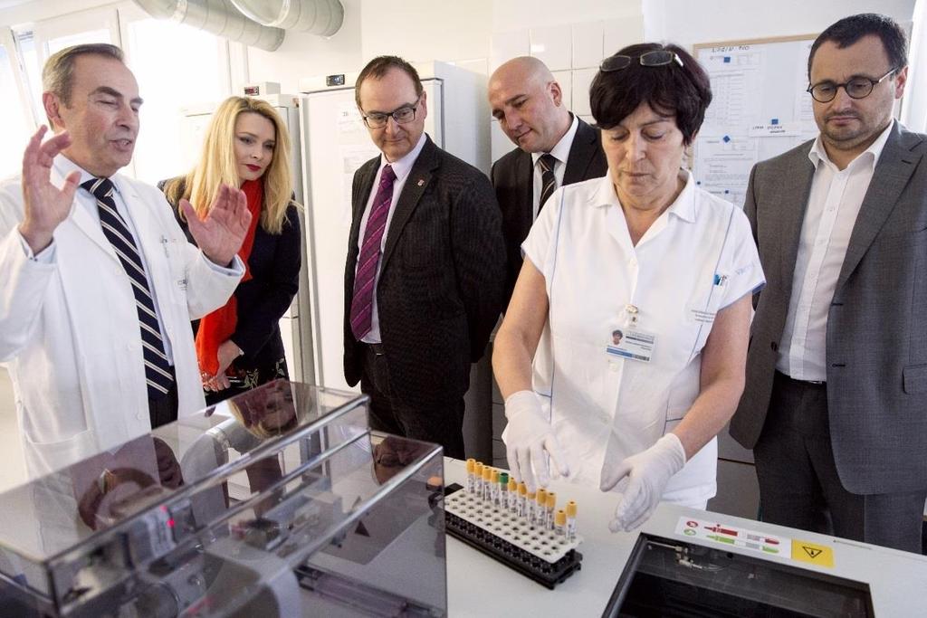 Duben Nemocnice Pardubického kraje Pardubická nemocnice obhájila roku 2020 statut centra vysoce specializované komplexní kardiovaskulární péče pro dospělé ve spolupráci s Fakultní nemocnicí Hradec