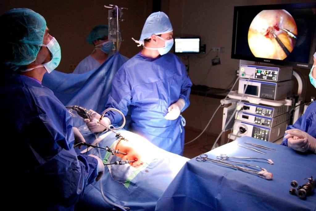 Červenec Na CT přístroji na radiodiagnostickém oddělení Pardubické nemocnice vůbec poprvé neležel člověk.