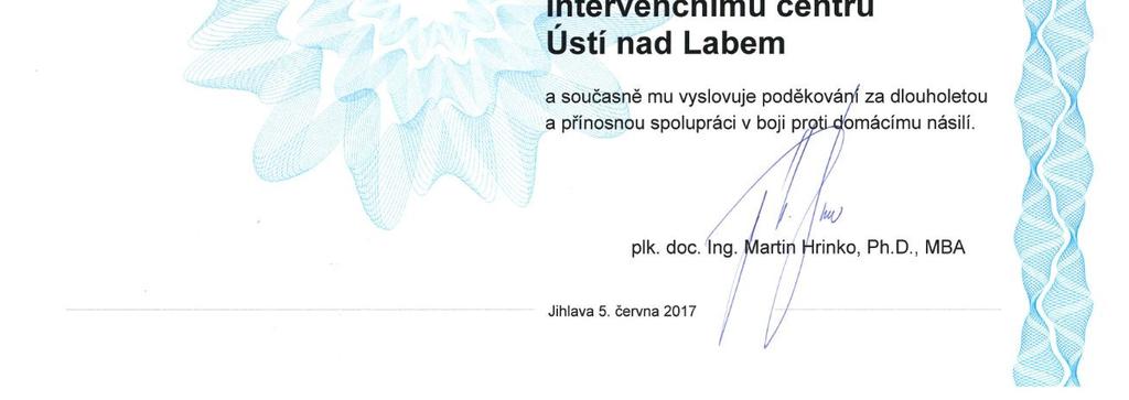 2013 Terénní krizový tým poskytuje pomoc lidem zasaženým povodněmi. Intervenční centrum pořádá konferenci Domov: Místo bezpečí i násilí.