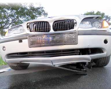 Škoda vyšší než výdělek Uplynulou sobotu před polednem v Brodku u Prostějova na ulici Císařská u místního hřbitova rozbil neznámý pachatel zde zaparkovanému vozidlu skleněnou výplň dveří řidiče v