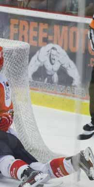 26 reportáž DOŠEL MU KYSLÍK, ALE PŘEPLAVAL PŘEHRADU! PLUMLOV Nádherné chvíle plné emocí a adrenalinu strávili závodníci i diváci během uplynulé soboty na přehradě.
