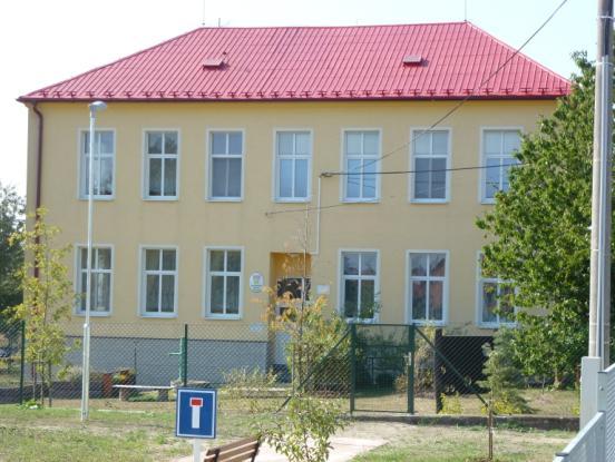 A to jak od nočního osvětlení lidských sídel, tak od Měsíce, který svým jasným svitem neumožňuje vidět většinu hvězd. Důležité je, aby byl výhled otevřený co nejníže k jihu.