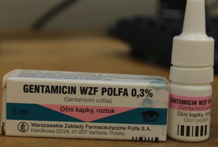Medikamentózní terapie Léčiva používány topicky Antimikrobiální látky Používaný na konjunktivitidu, keratitidu, přední uveitidu β-laktamy» Cloxacillin, Cephalonium» Zřídka používaný v