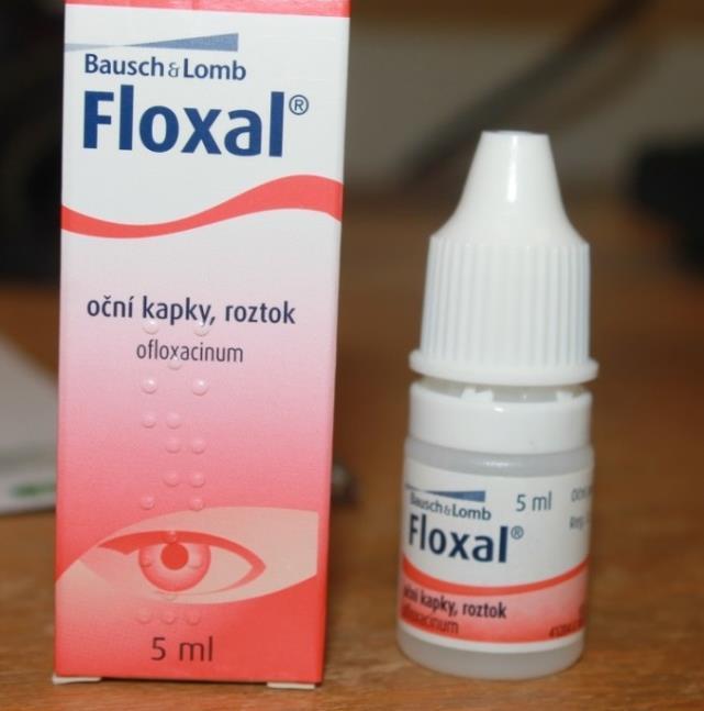 Medikamentózní terapie Léčiva používány topicky Antimikrobiální látky Fluorochinolony» Dobrá korneální penetrace» Široké spektrum účinku» Možné rezistence na některé