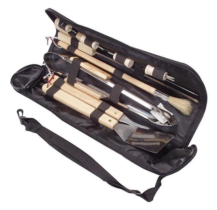 Materiál: kov, dřevo, koženka. 8 595070 819918 číslo: GR002 Grilovací sada A - 5 ks Rozměry balení: šířka 15 cm, délka 49 cm, výška 3 cm.