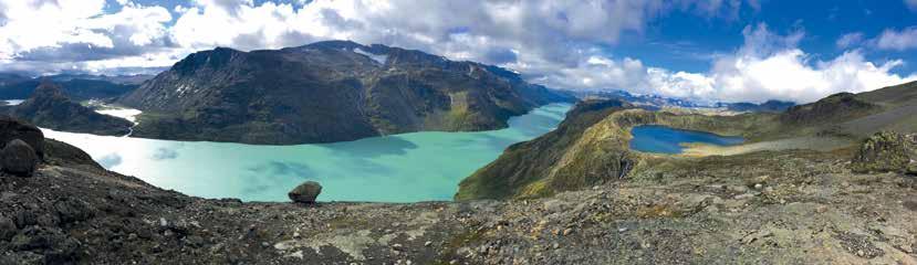 Geiranger Lom NP Rondane NP Jotunheimen Heidalsmuen Gjende Oslo Přechod hřebenem Bessegen nad ledovcovým jezerem Gjende foto: Tomáš Papírník 1. den: Večer odlet z Prahy na letiště Oslo Gardermoen.