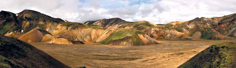 Duhové hory s jejich nádhernými pastelovými barvami budeme moci obdivovat v geotermální oblasti Landmannalaugar a nevynecháme prohlídku hlavního města Islandu Reykjavík s možností plavby za