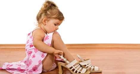 V škole sa odporúča nosiť otvorená sandálová obuv, aby sa v nich noha celý deň nepotila.