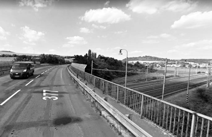 Týdeník Zrcadlo, strana 5 ZPRAVODAJSTVÍ Práce na mostu v Rájci-Jestřebí i v Jedovnicích jdou do finiše JEDOVNICE, RÁJEC-JESTŘEBÍ - Motoristé, kteří nemohou využívat most nad železniční tratí u Rájce-