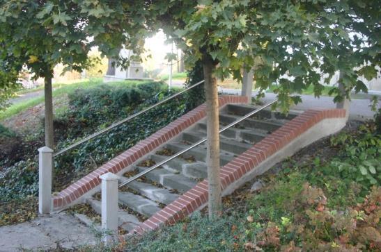 výměnu podlahy a vnitřních vlhkých omítek. Byly odstraněny hlavní příčiny vlhnutí objektu a tím příčiny trvalého poškozování tohoto objektu.