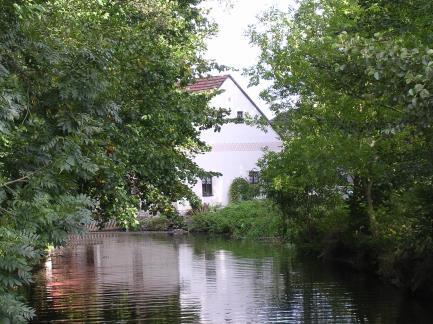 navrácena do Droužetic, kde ji měli až do r. 1981 do převedení této plastiky do sbírek Muzea středního Pootaví ve Strakonicích.