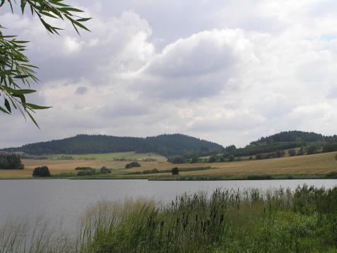 jméno podle hrádku, který zřejmě v raném středověku stál na vyvýšenině nad Hradeckým rybníkem, a měla to být dřevěná tvrz, po níž tu nic nezbylo.