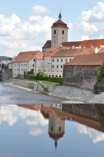 Vrch Hůrka 1 km jihovýchodně od obce dosahuje 625,5 m nadmořské výšky.