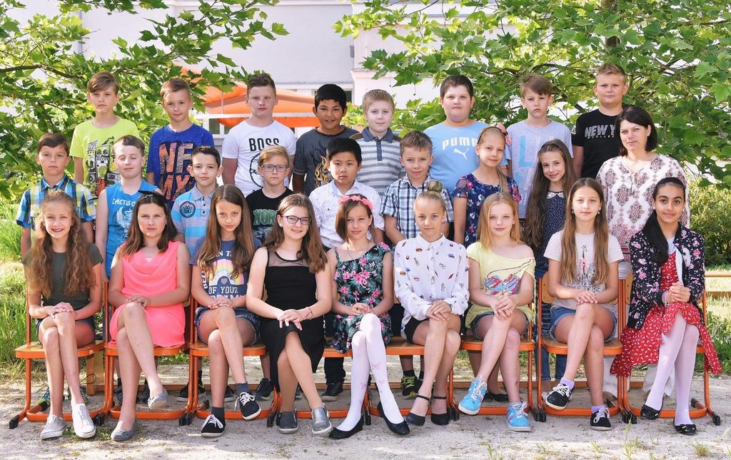 4.C Třídní učitel: Švecová Lucie Seznam žáků: Boldiová Evelína, Černá Karolína, Dejmek Kamil, Doubek Filip, Grecová Simona, Chodlová Jolana, Klečka Vít, Kloučková Sofie, Klysáková Anna, Klysáková