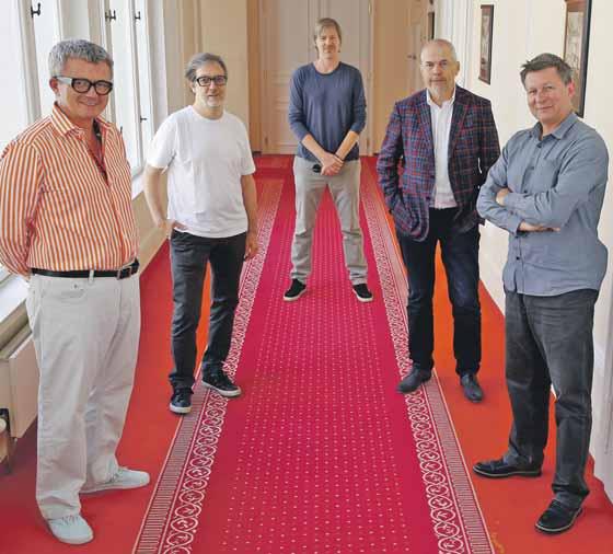 scénograf Michal Caban Na co pudou Zachariáš, Krejčí, Cabani, Aleš Najbrt, Eben, Mattlach a Stano Foto: Milan Malíček Filmy, které je v životě nejzásadněji ovlivnily, letos v sekci Sedm blízkých