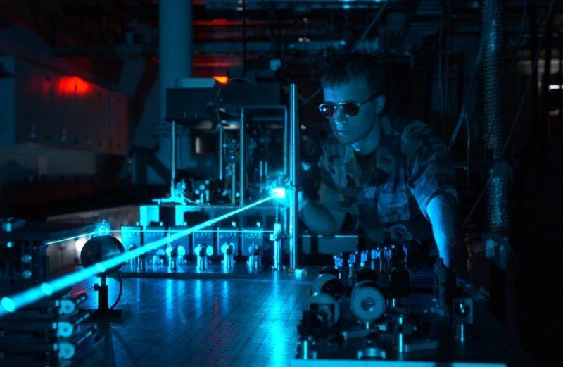 Zatím spíše z oblasti sci-fi jsou projekty likvidace mezikontinentálních balistických raket vysoce výkonnými lasery, umístěnými na pozemní stanici nebo na