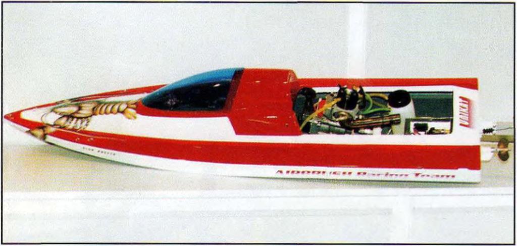 Motor AP29L Special s vestavěným dmychadlem, plášť dmychadla tvoří současně trup modelu.