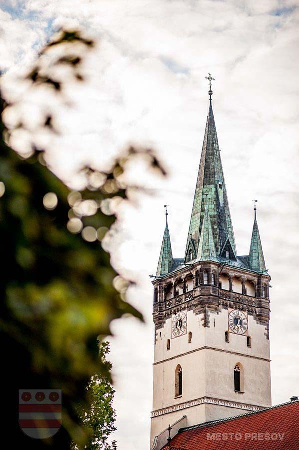 Prešov Metropola Šariša počet obyvateľov okolo 92 000 tretie najväčšie mesto na Slovensku centrum Prešovského kraja mesto študentov: 16 ZŠ, 9 gymnázií, 19 stredných škôl, 4 vysoké školy s 11