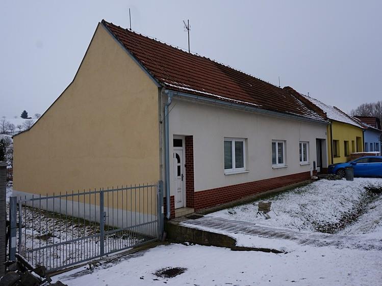 Záznam o prodeji srovnávané nemovitosti č. 2 1. Identifikace Prodej, Rodinný dům, 150 m 2, Milešovice Celková cena: 2.690.000 Kč Adresa: Milešovice, okres Vyškov 2.
