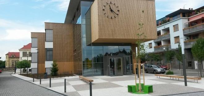 Dobřichovice se chlubí Stavbou roku 2015 Navzdory velké konkurenci získala dostavba budovy ZŠ v Dobřichovicích čestný titul Stavba roku 2015. Cenu uděluje odborná porota.