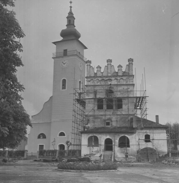 54. Zvonica počas opráv 55.