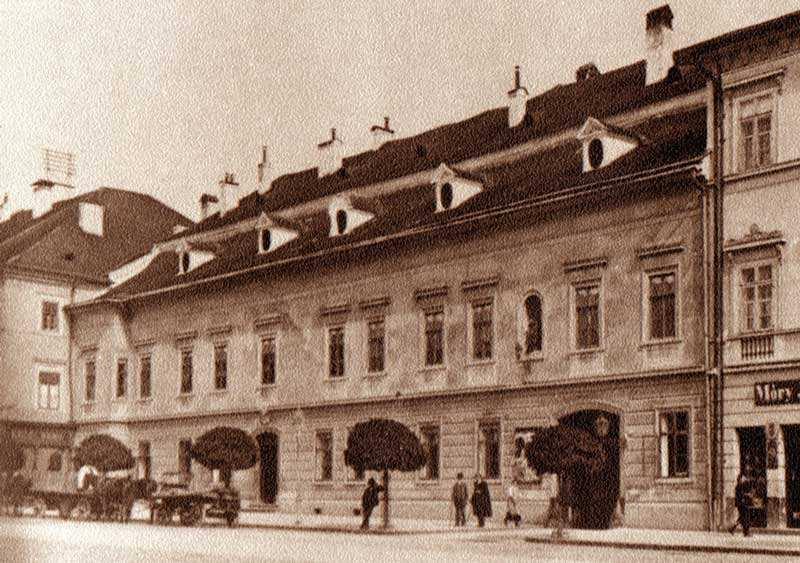 Zaniknuté objekty 238. Námestie SNP, budova bývalého Kammerhofu asanovaná v roku 1912.
