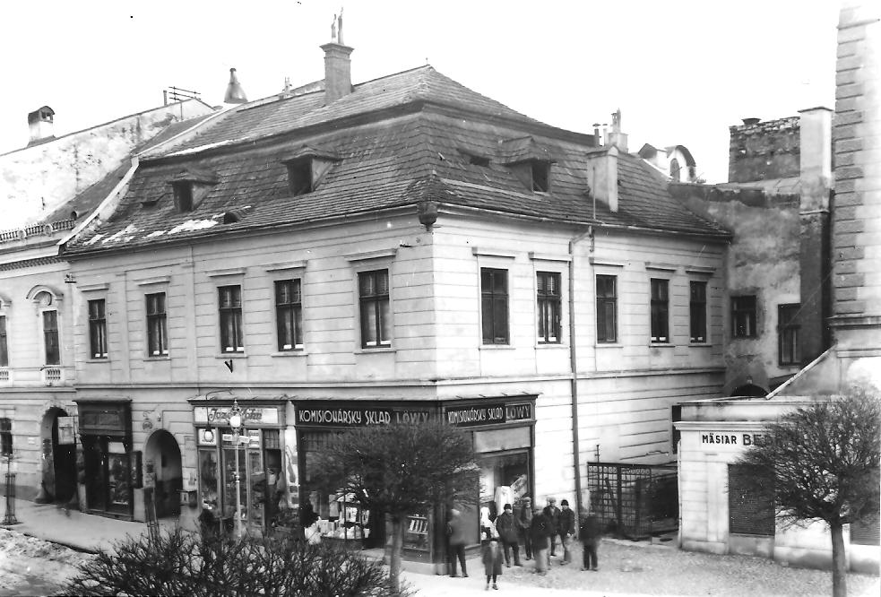 239. Námestie Štefana Moysesa, meštiansky dom pri hodinovej veži. Kópia fotografie, rok 1935.