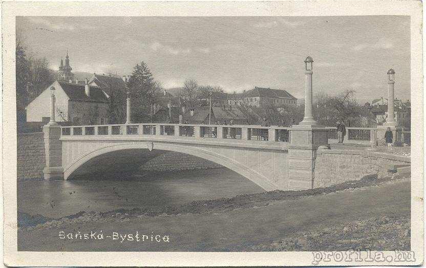 258. Železobetónový most z Národnej ulice k malej železničnej stanici, postavený podľa projektu architekta Emila Belluša,