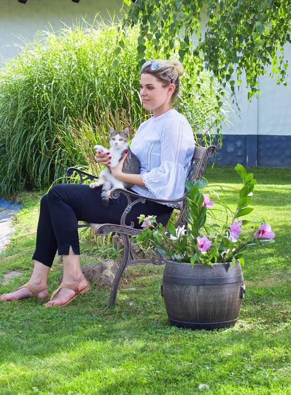 FLOWER POTS / BLUMENKÄSTEN Zeitlos klassisches und elegantes Design. 5 JAHRE GARANTIE 5 LET GARANCIJE od leta 1948 Dlouhá životnost. Odolnost proti nárazům, možnost 100% recyklace.