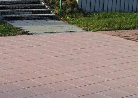 Povrch: Štruktúra: Hrúbka platne: Hmotnosť: jemne brokovaný s jemnou fázou dvojvrstvová s povrchom z kamennej drviny FR 3/5 mm 4 cm cca 94 kg/m²