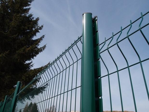 Svařované panely jsou vyráběny bodovým svařováním ocelových drátů, které jsou následně žárově pozinkovány, případně pozinkovány a