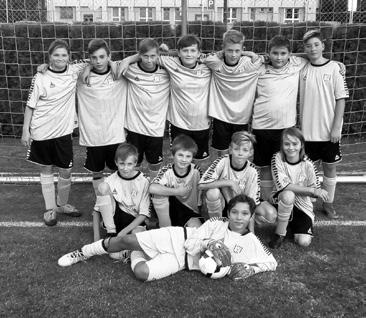 Mladší žáci SK Hostomice / TJ Slovan Lochovice Tým mladších žáků zajížděl v pátek 21.9. na hřiště Spartaku Žebrák k dalšímu kolu okresního přeboru.
