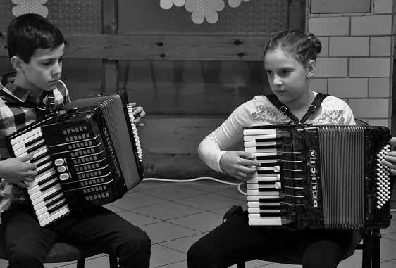 Svojou troškou doňho prispeli napríklad štvorručnou hrou na klavíri Gabriela Paganíková s Kristínou Potáčovou, súrodenecké duo akordeonistov Lenka a Matúš Jurdovci, najlepšia žiačka školy v uplynulom