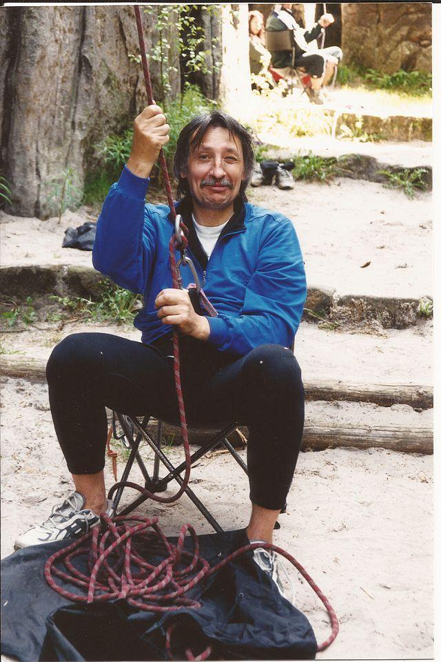 Josef Rakoncaj Josef Rakoncaj je jeden z nejúspěšnějších českých horolezců, trenér horolezectví, autor knih o horolezectví. V evidenci horolezeckých cest v České republice má evidováno 54 prvovýstupů.
