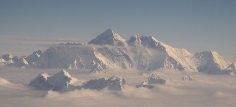 Nejvyšší osmitisícovka Mt. Everest Mount Everest je s nadmořskou výškou 8850 m n. m. nejvyšší hora na Zemi.