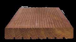 Ve dřevu, které je vystaveno venkovnímu prostředí může docházet k drobným prasklinkám a trhlinám na koncích prken, což je způsobeno střídáním relativní vlhkosti vzduchu.