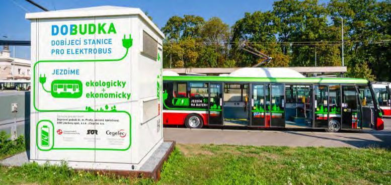 ) Průběžné nabíjení pomocí pantografu a dvoupólové troleje ze sítě