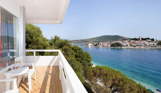 poloostrově Solaris nedaleko Šibeniku. Součástí komplexu je kemp s mobilními domky, apartmánové středisko Villas Kornati a luxusní vily Dalmatian, které jsou umístěny přímo u moře.