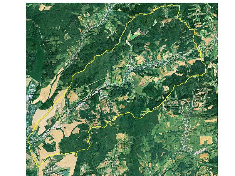 Všeminka Charakteristiky povodí Plocha povodí [km 2 ] 21,51 Délka toku [km] 9,2 Sklon toku [%] 3,6 Sklon svahů [%] 19,4 Výška povodí [m.n.m.] 400,0 Využití země - průměrný stav 1992-97 Orná půda [%] 9,3 Trvalé travní porosty [%] 24,2 Veřejná zeleň, zahrady, sady [%] 5,5 Zastavěná plocha s vegetací [%] 4,3 Břeh.
