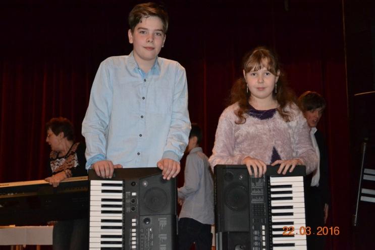 Klavírní oddělení 2015/2016 Absolventi: Marie Dušková (HO), Karolína Tvrdíková (TO) Oddělení akordeonu a keyboardu I.