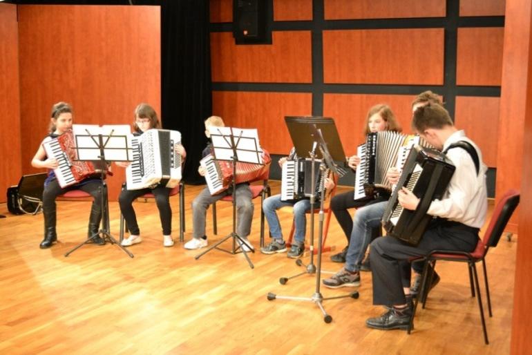únor 2016 - Třídní přehrávka akordeonové třídy, sál Zruč n/s (účast